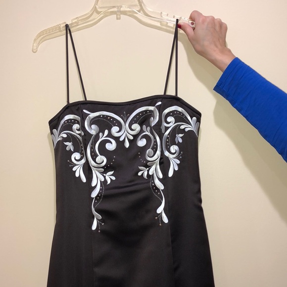 Dress - Picture 2 of 5